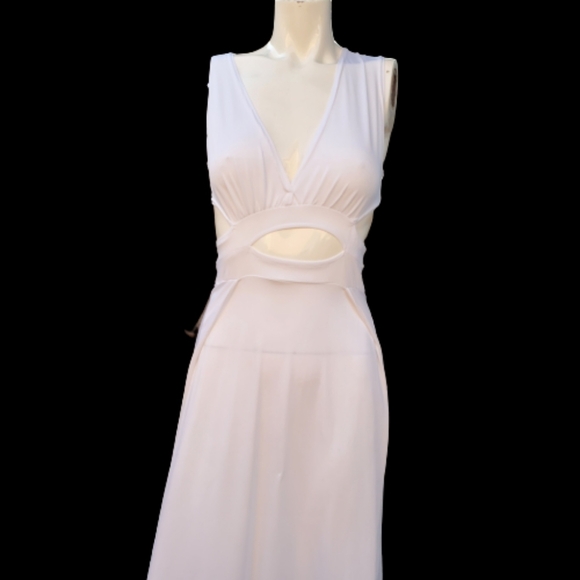 DRESS V CUT NECK LINE SIDE SLITS CUT OUT DETAILS - Picture 7 of 11